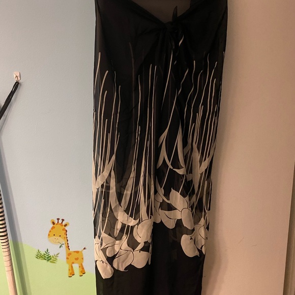 Stunning valentino xl scarf